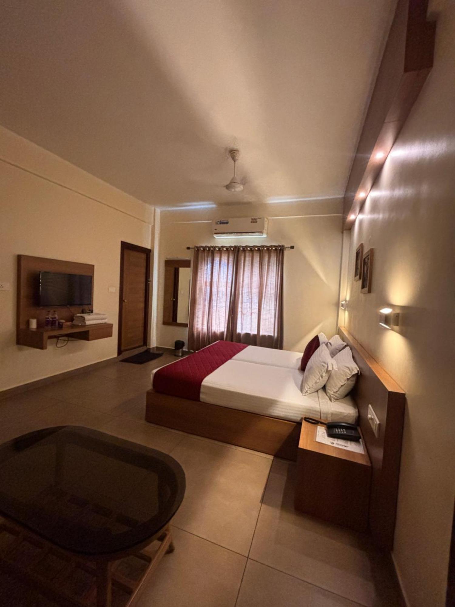 Maharani Hotel Kozhikode Exterior foto
