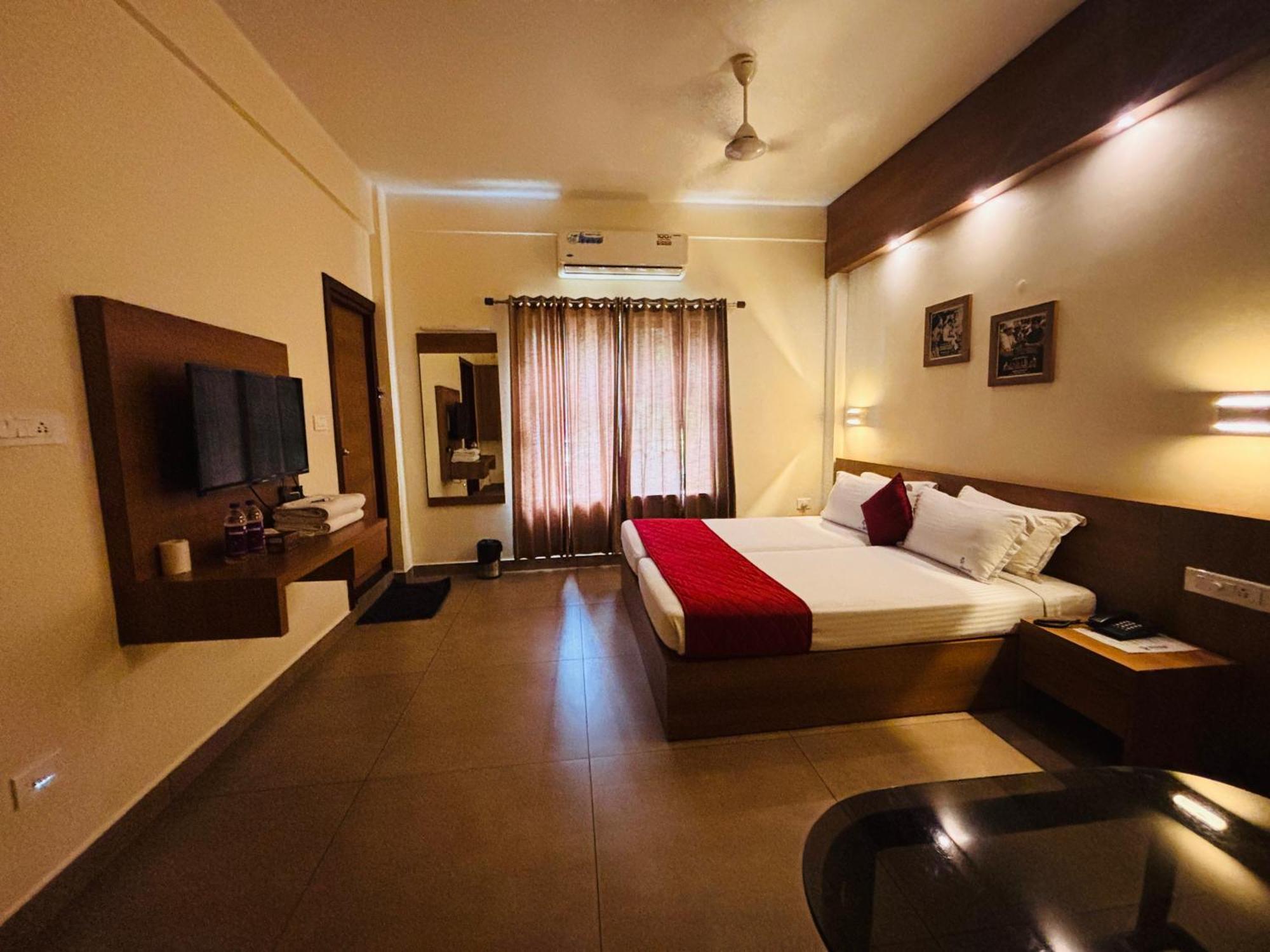 Maharani Hotel Kozhikode Exterior foto